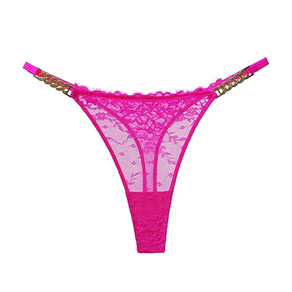 String mit dekorativer Kette
