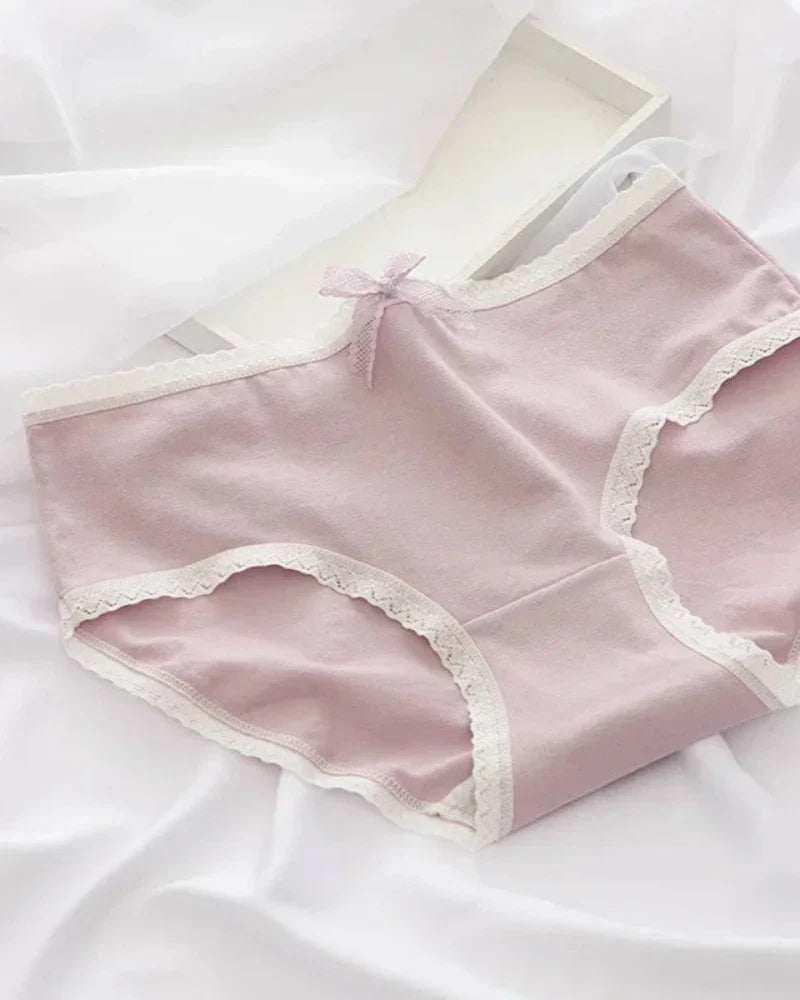 Klassische Slips mit Schleife und Spitze