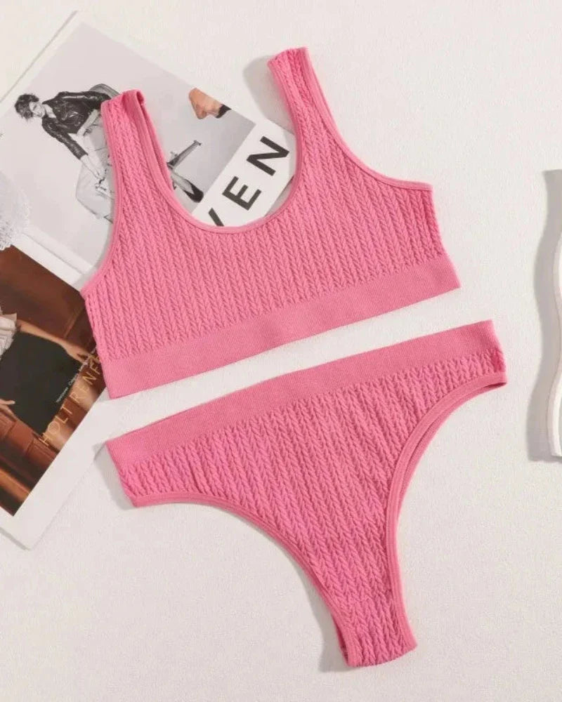 Bequeme Unterwäsche-Set aus strukturiertem Material