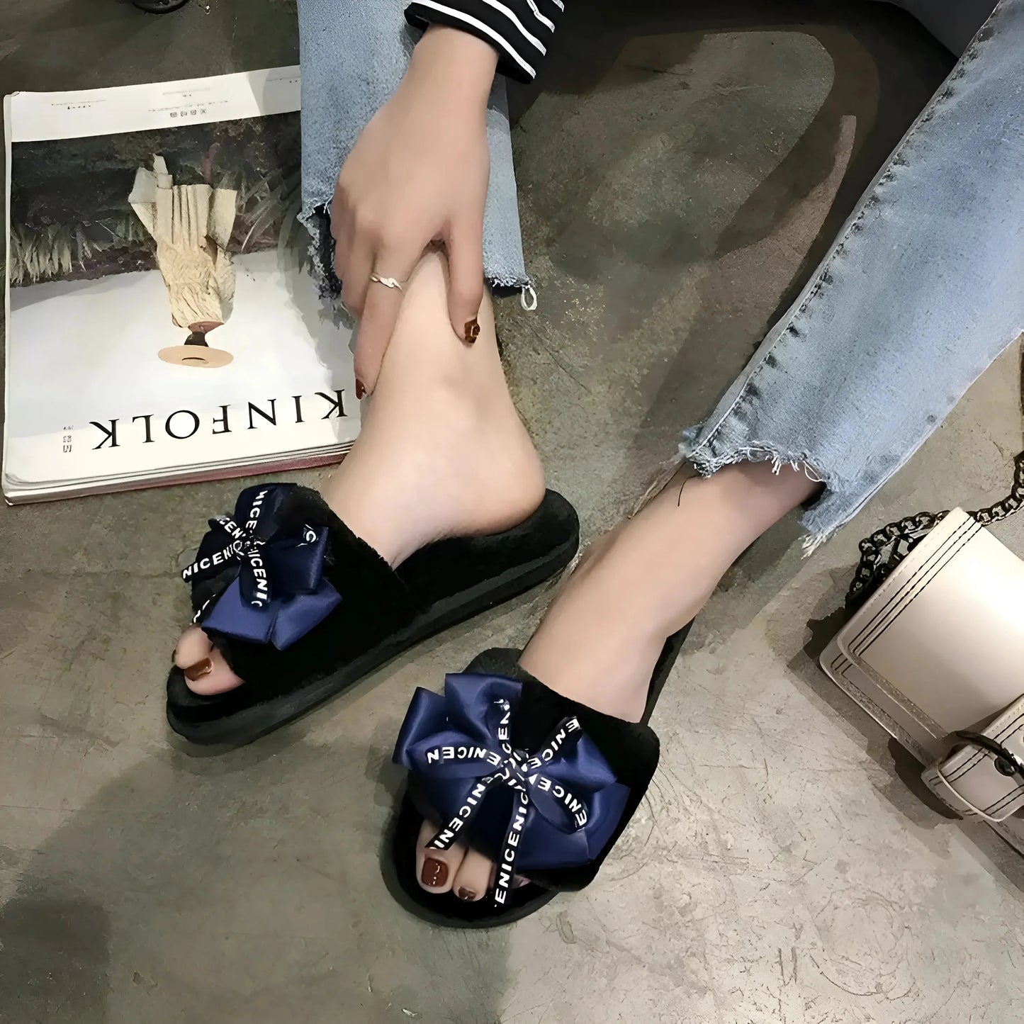 Black Women's Slippers with Small Bow