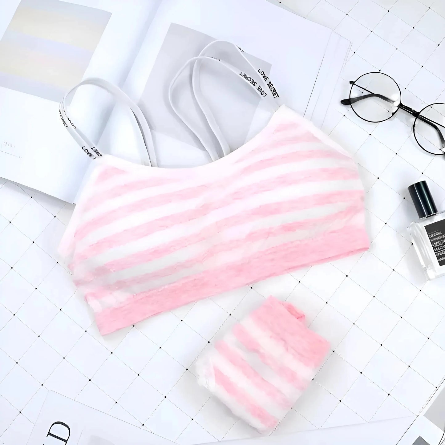 Lingerie Set with Straps on the Décolletage