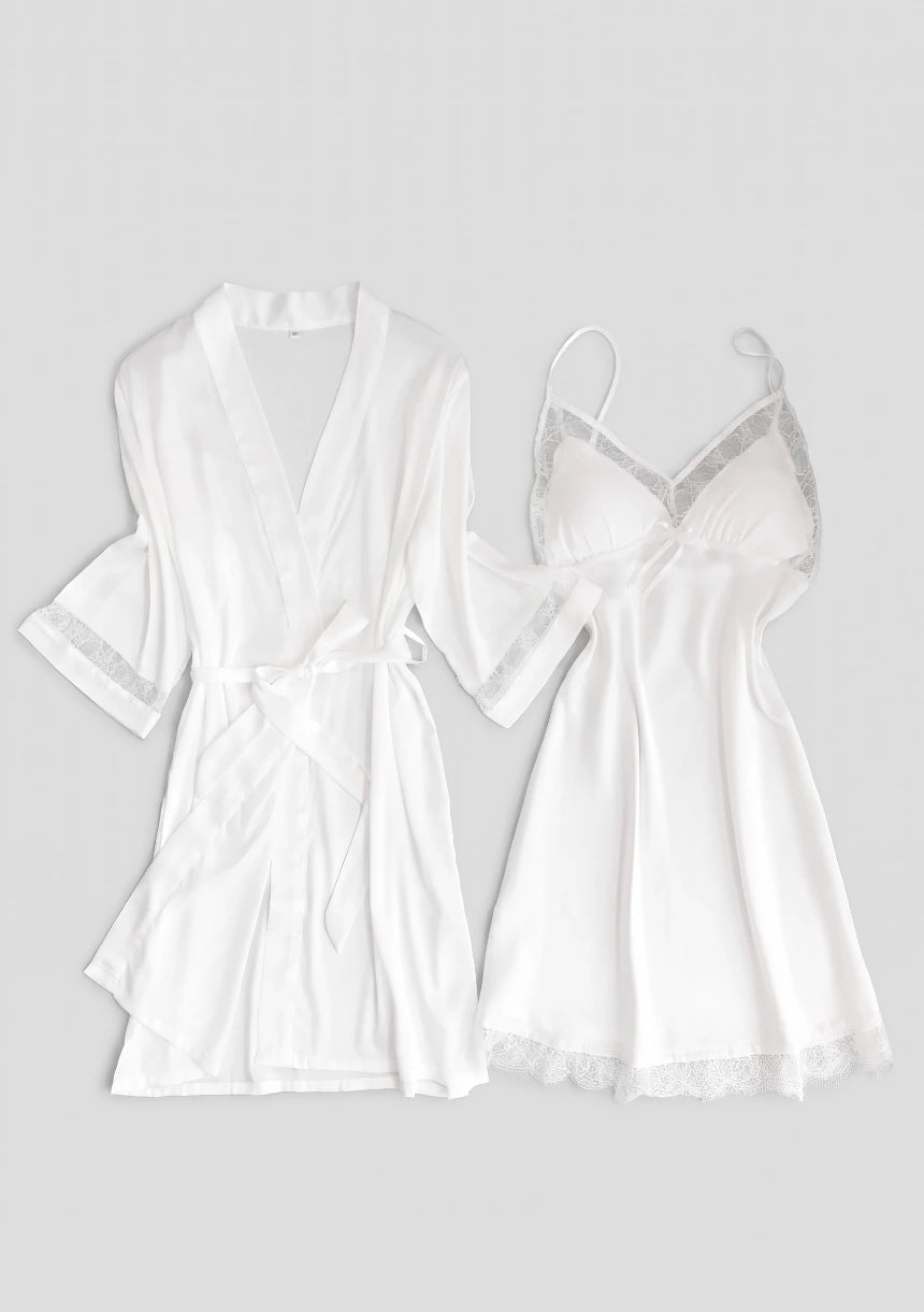 Weißes Satin-Nachtwäsche-Set mit Spitze
