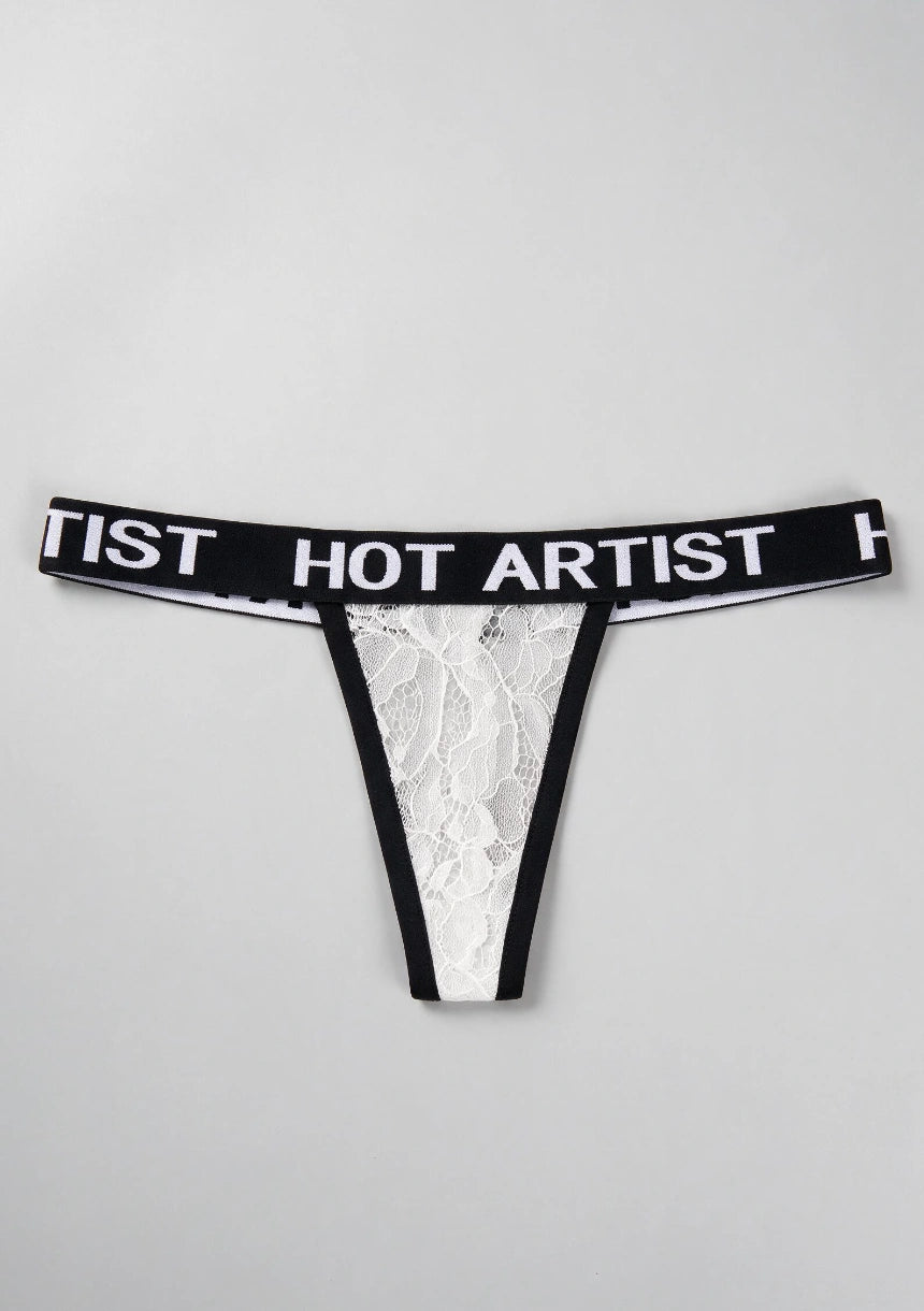 Spitzenstring mit "Hot Artist" Druck
