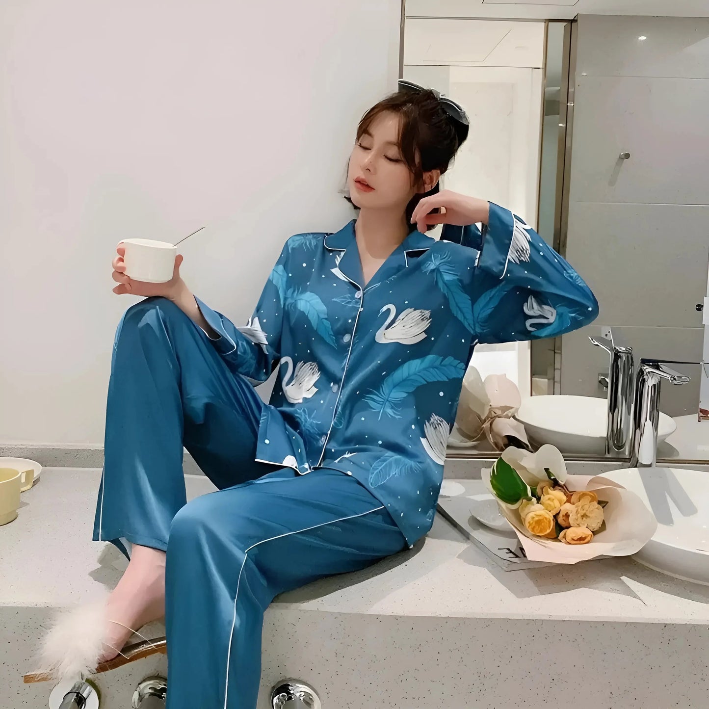 Women's Swan Print Pyjamas