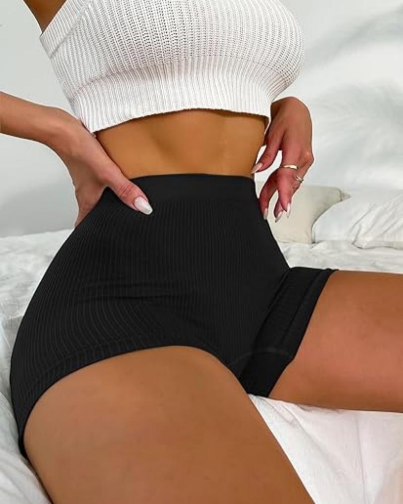 Enganliegende gestreifte Shorts