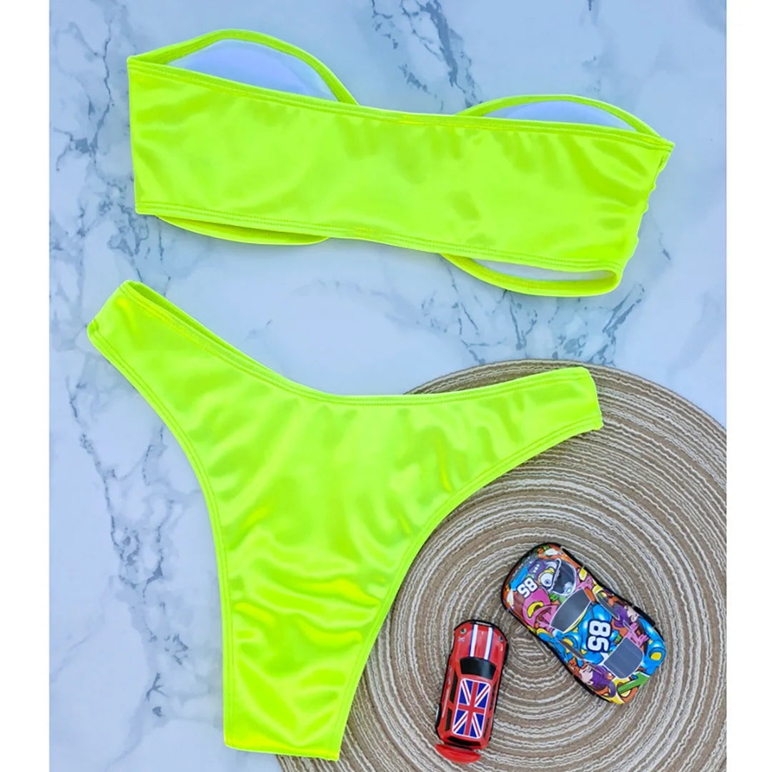 Bikini ohne Träger mit verstellbaren Polstern