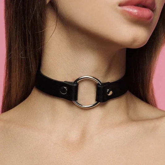 Halsband mit Metallring