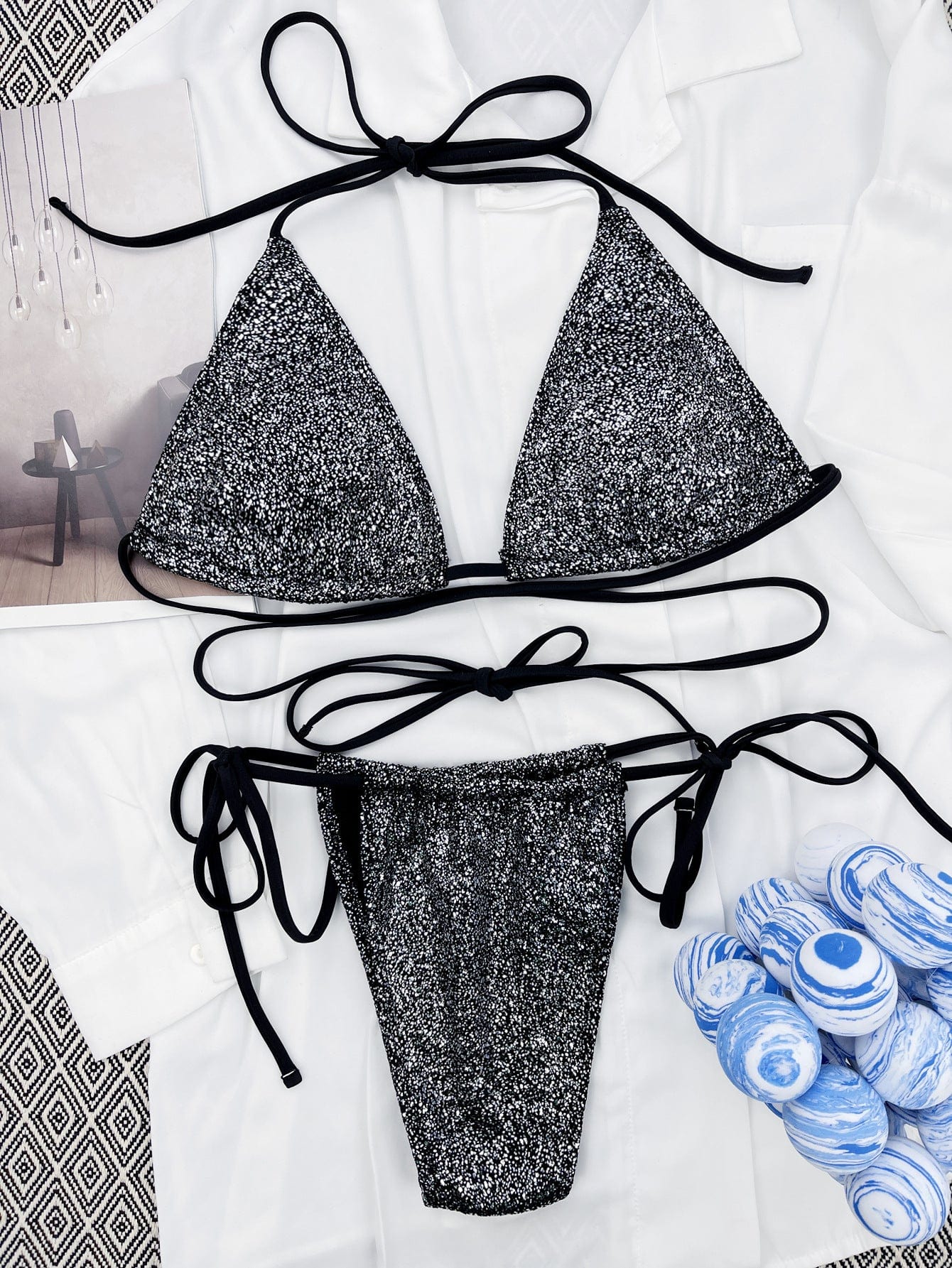 Bikini mit Bindung aus glitzerndem Material