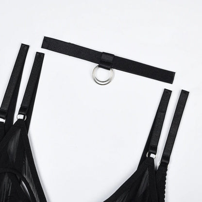 Komplettset mit Ausschnitten am Dekolleté