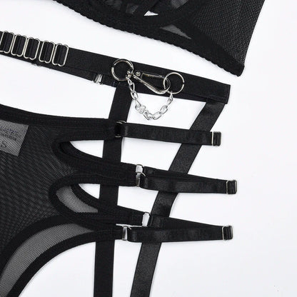 Komplettset mit Ausschnitten am Dekolleté