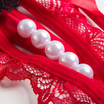 String mit Ausschnitt, verziert mit Perlen