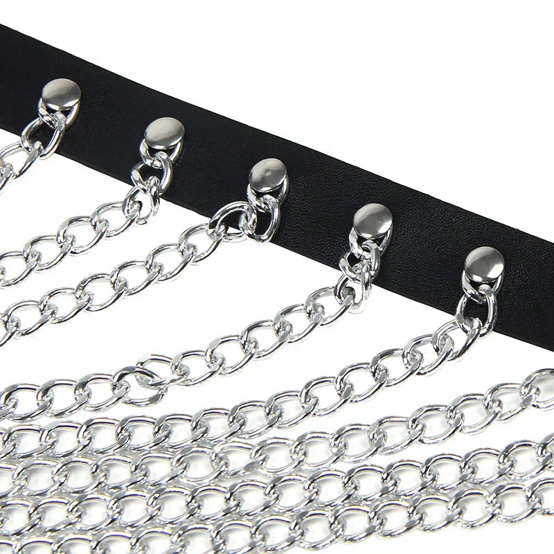 Brustgeschirr mit Metallketten