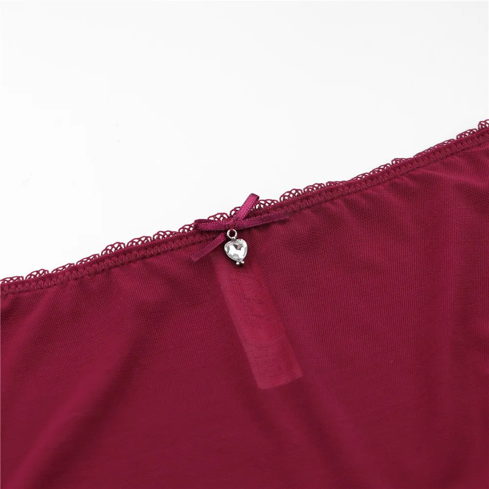 Hochgeschnittene Slips, die den Bauch formen