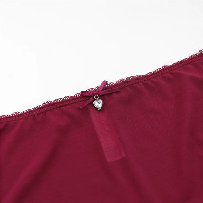 Hochgeschnittene Slips, die den Bauch formen