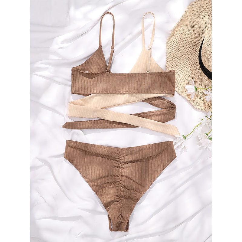 Zweiteiliges Bikini mit verstellbaren Trägern