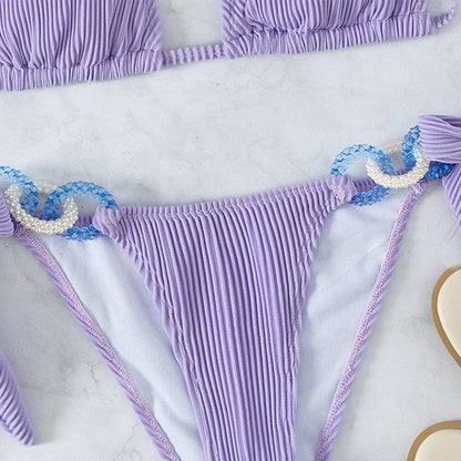 Gestreiftes Bikini mit dekorativen Ringen