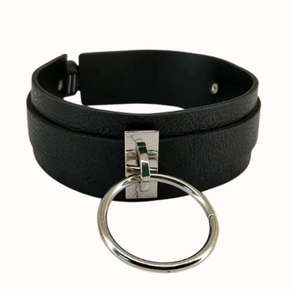 Halsband mit dekorativem Ring