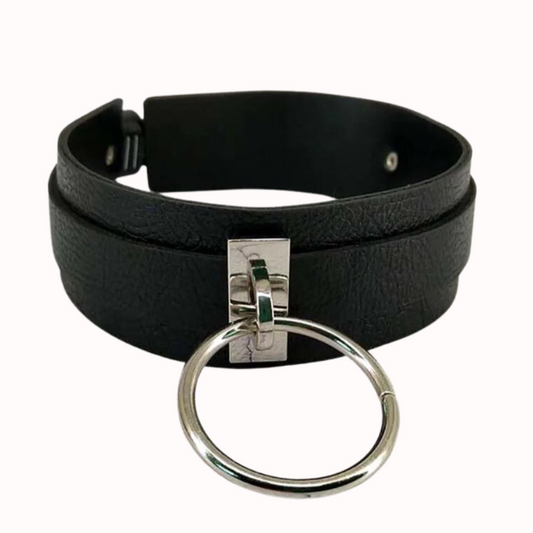 Halsband mit dekorativem Ring