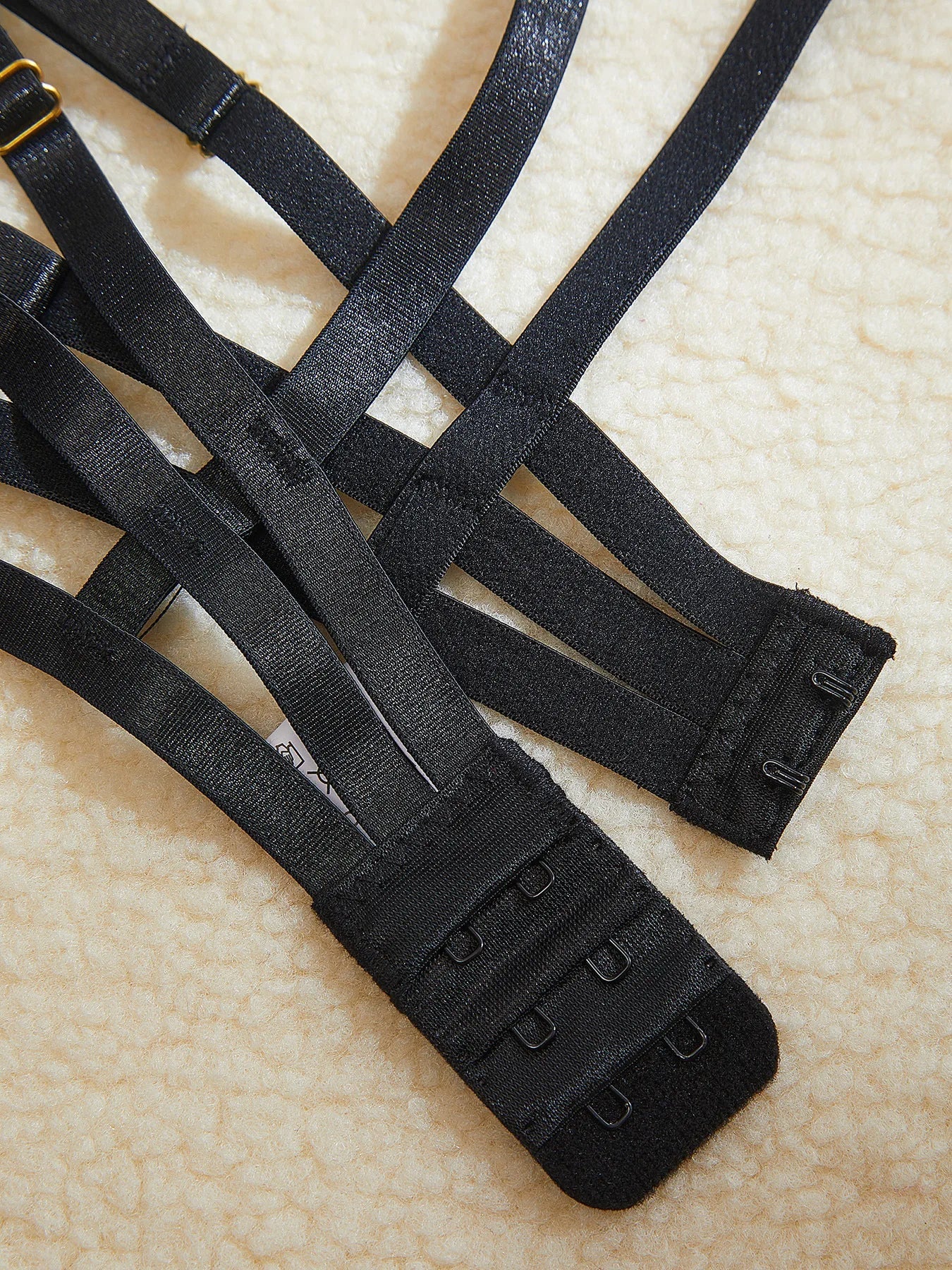 Komplettset Unterwäsche mit dekorativen Bändern