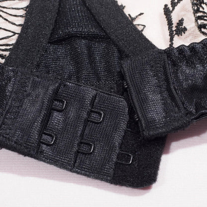 Komplettset Unterwäsche mit floralem Stickerei