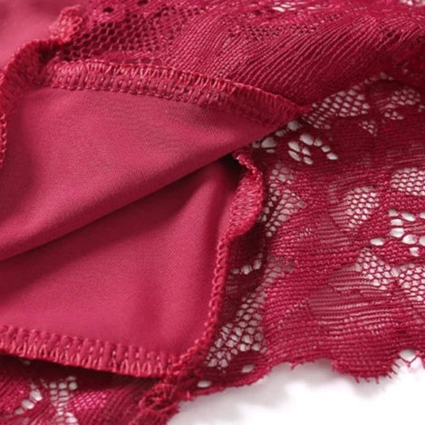 Satinstrings mit Spitzeneinsätzen