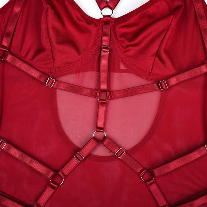 Sexy Netzbody mit dekorativen Riemen