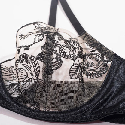 Komplettset Unterwäsche mit floralem Stickerei