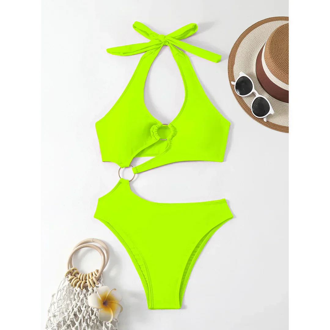 Monokini mit dekorativen goldenen Ringen