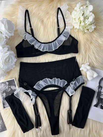 Sinnliches Dienstmädchen-Outfit mit dekorativem Rüschensaum