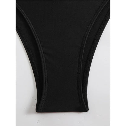 Monokini mit starken Ausschnitten