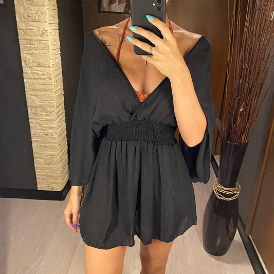 Luftiges Strandkleid mit tiefem Wickelausschnitt