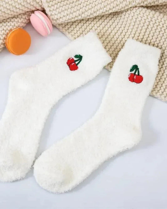 Lange flauschige Socken mit Stickerei