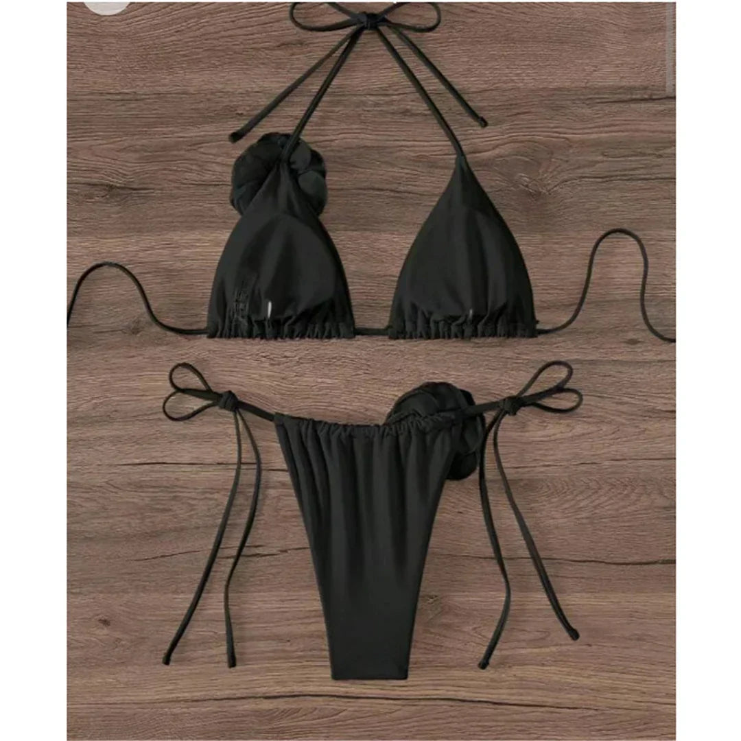 Zweiteiliger Badeanzug mit gebundenem Bikini