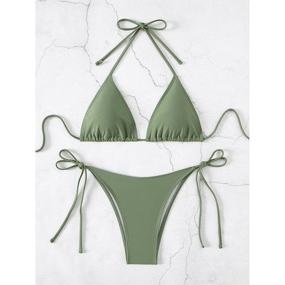 Bikini mit verstellbaren dreieckigen Cups