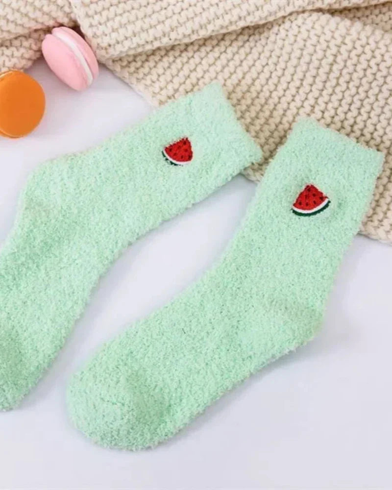 Lange flauschige Socken mit Stickerei