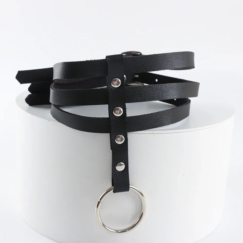 Choker-Geschirr mit verstellbaren Riemen