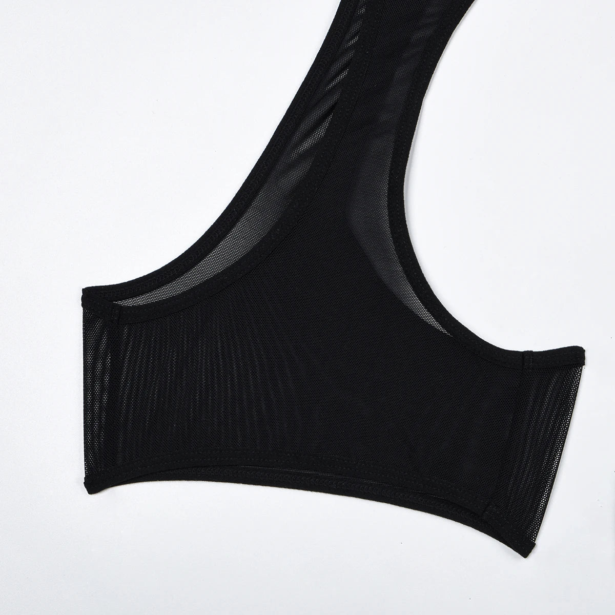 Set aus Unterwäsche mit Choker und Ausschnitten