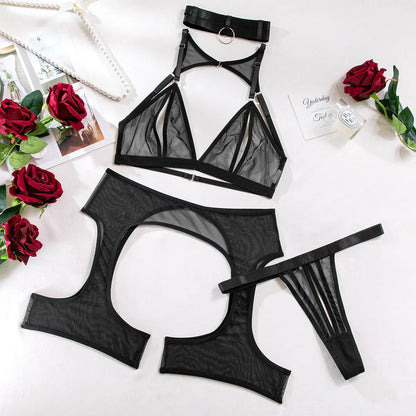 Set aus Unterwäsche mit Choker und Ausschnitten
