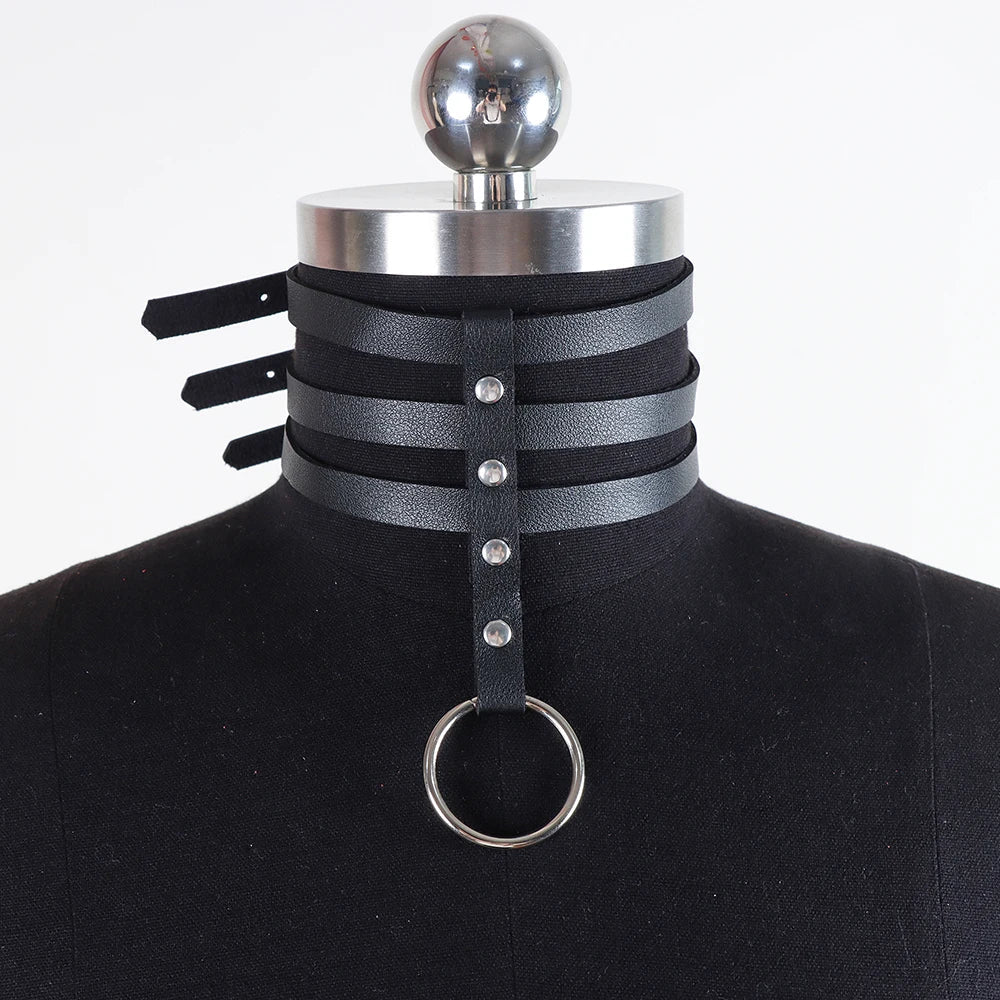 Choker-Geschirr mit verstellbaren Riemen