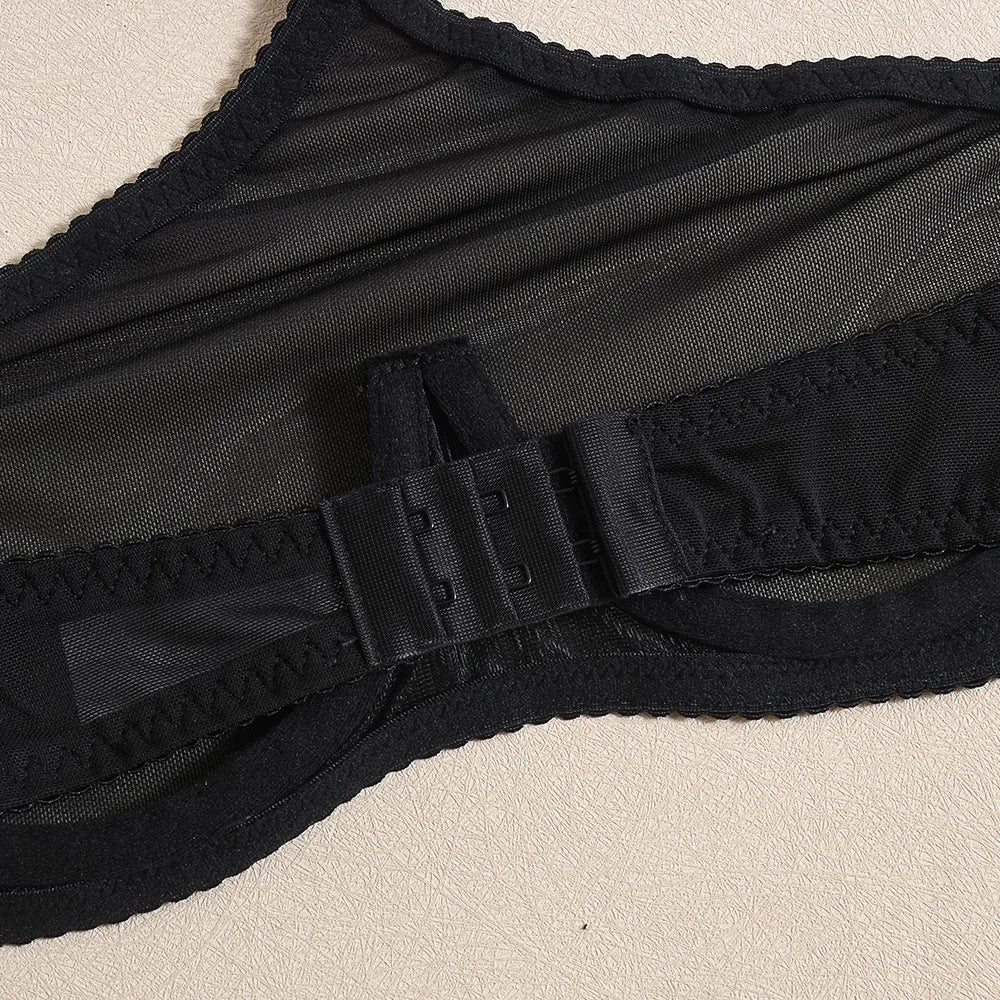 Komplettset für Studentinnen mit vorne zu schließendem Choker