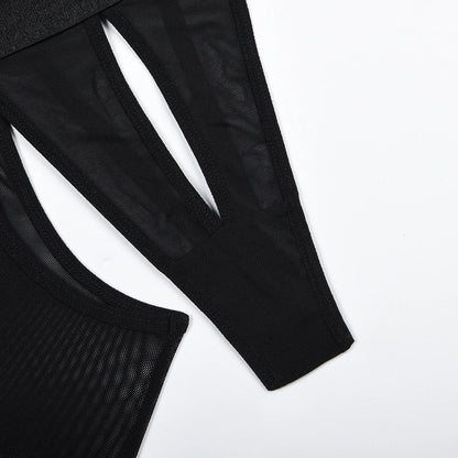 Set aus Unterwäsche mit Choker und Ausschnitten