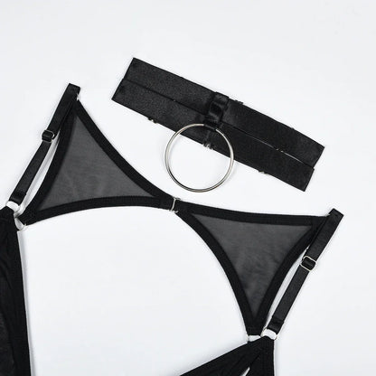 Set aus Unterwäsche mit Choker und Ausschnitten