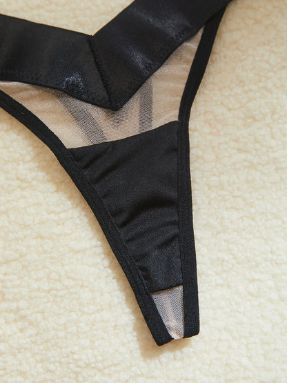 Komplettset Unterwäsche mit dekorativen Bändern