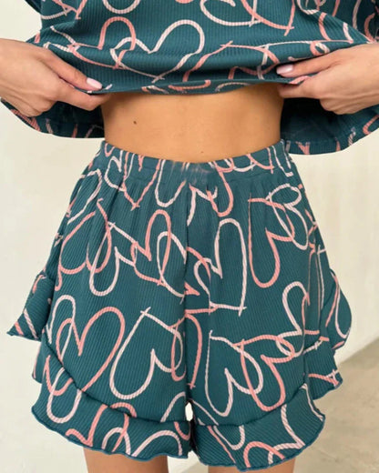 Kurze Pyjama mit dekorativen Rüschen