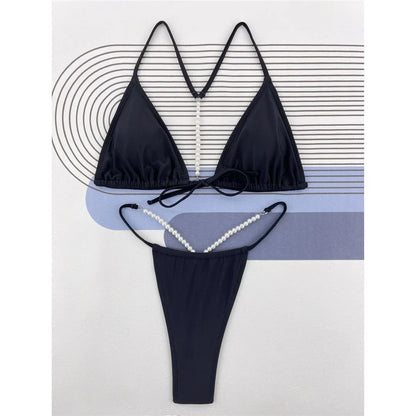 Bikini mit Perlen auf dem Rücken