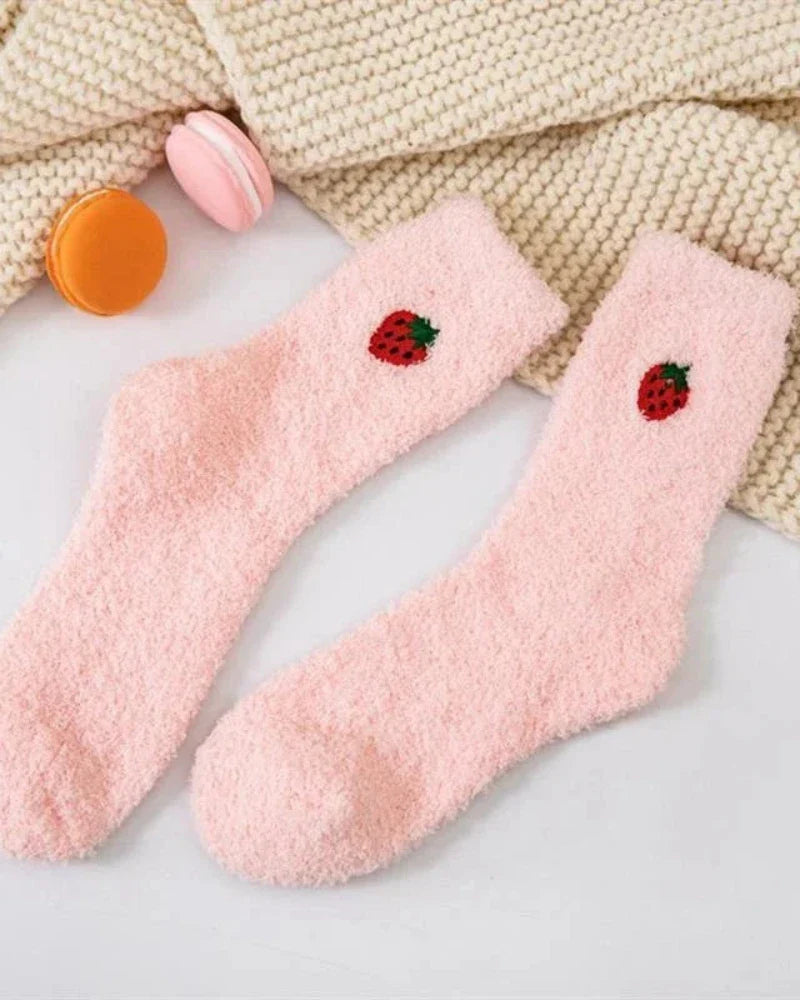 Lange flauschige Socken mit Stickerei