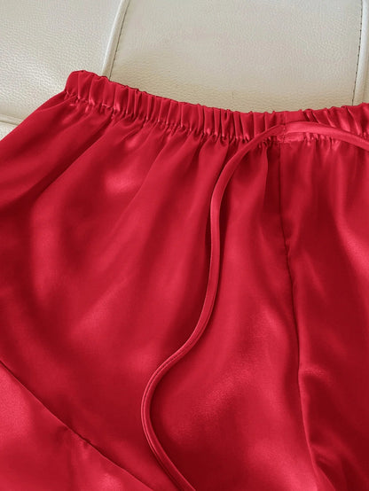 Schlafanzugset mit satiniertem Top und Shorts