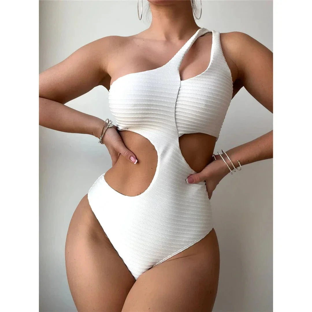 Asymmetrischer einteiliger Badeanzug mit Ausschnitten in der Taille