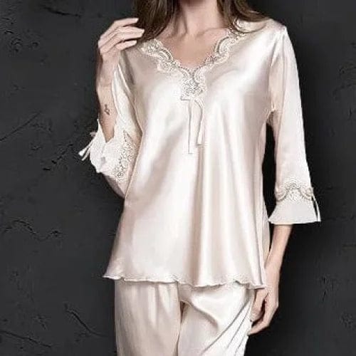 Beige Damenpyjama mit langen Ärmeln