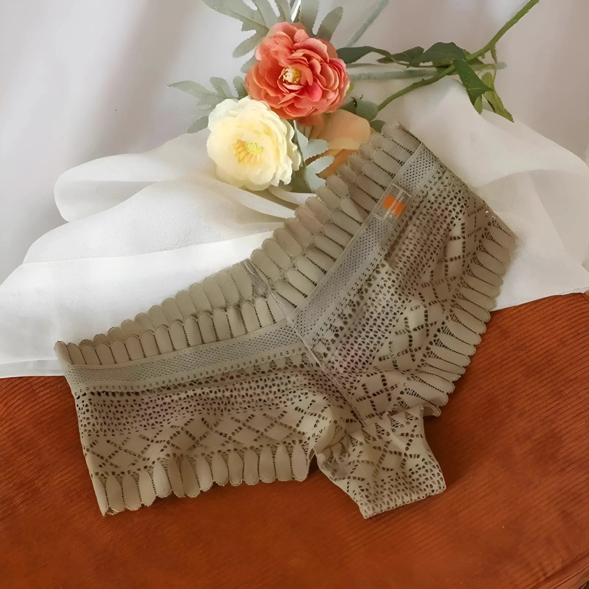 Beige Lace High-Waisted Knickers